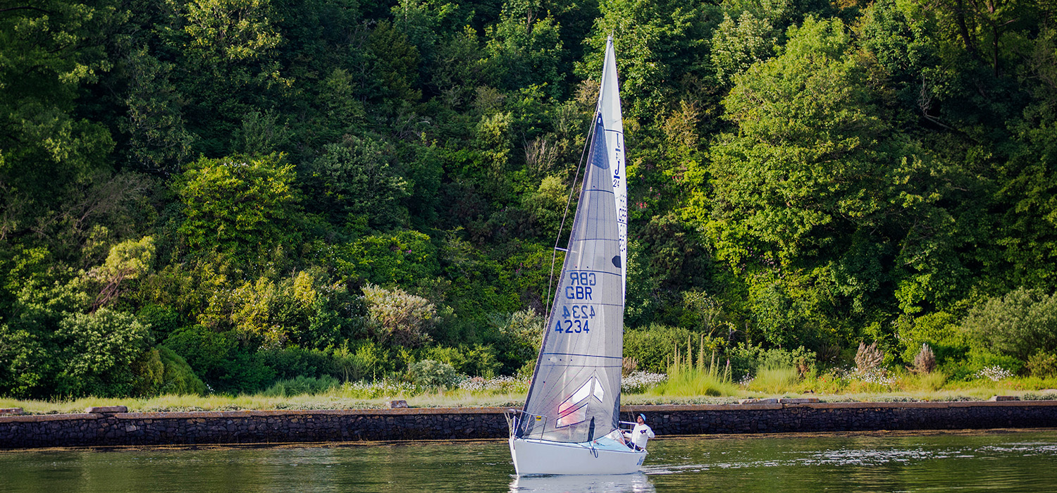 J/24 sailing upwind J/24 sailing upwind with full set of Dart sails flying, in little wind