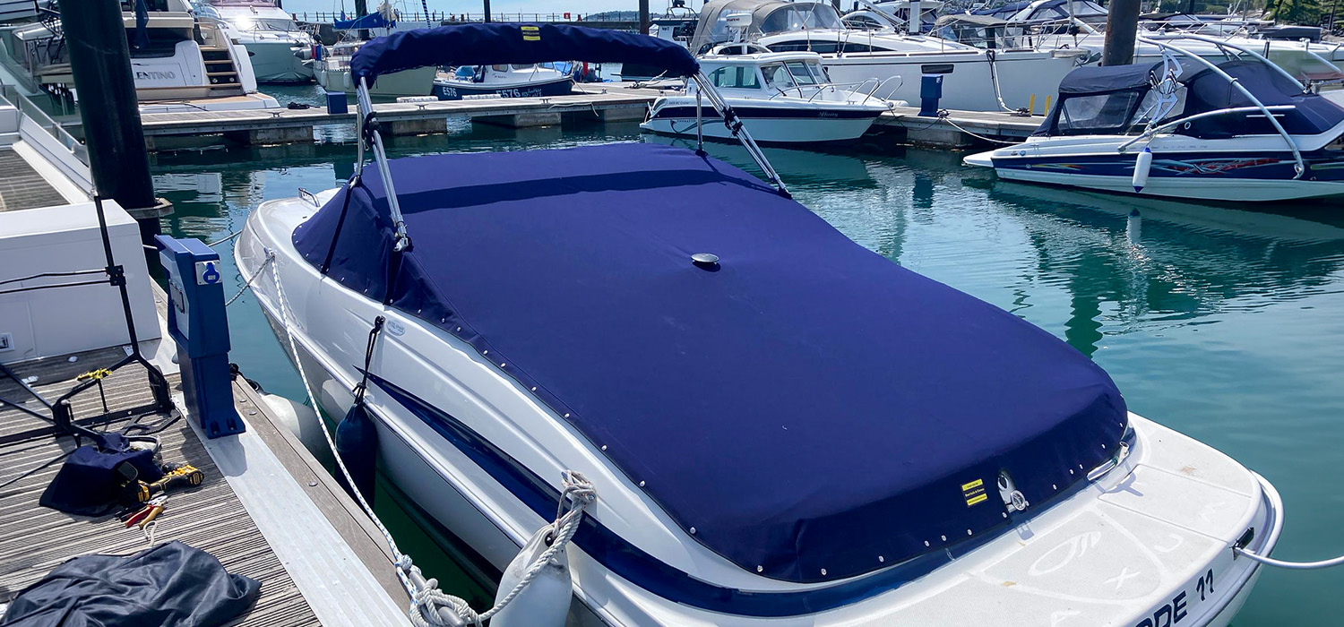 Covers for motor boats Dark blue boat cover on a motorboat - designed, patterned and made by Dart Sails, a really good fit.
